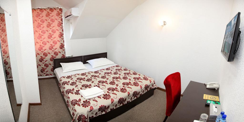 Voyage Hotel Bishkek Ngoại thất bức ảnh