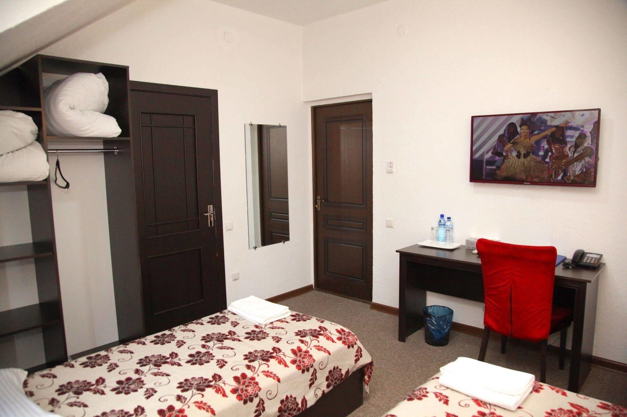 Voyage Hotel Bishkek Ngoại thất bức ảnh