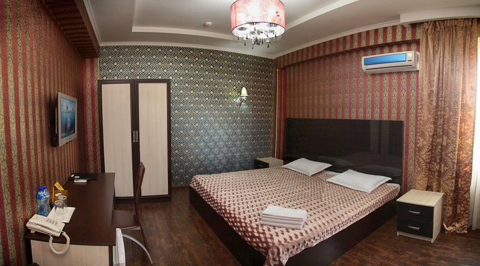 Voyage Hotel Bishkek Ngoại thất bức ảnh