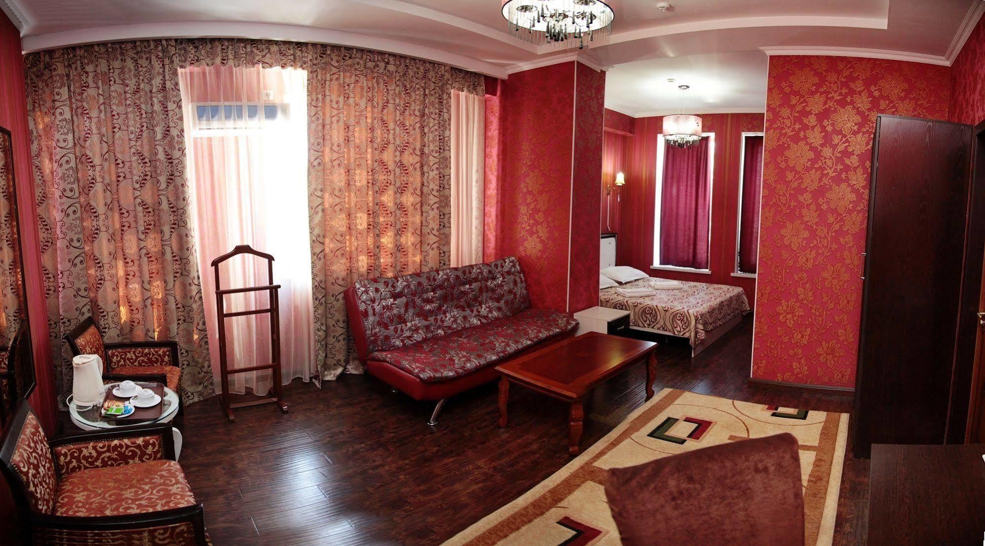 Voyage Hotel Bishkek Ngoại thất bức ảnh
