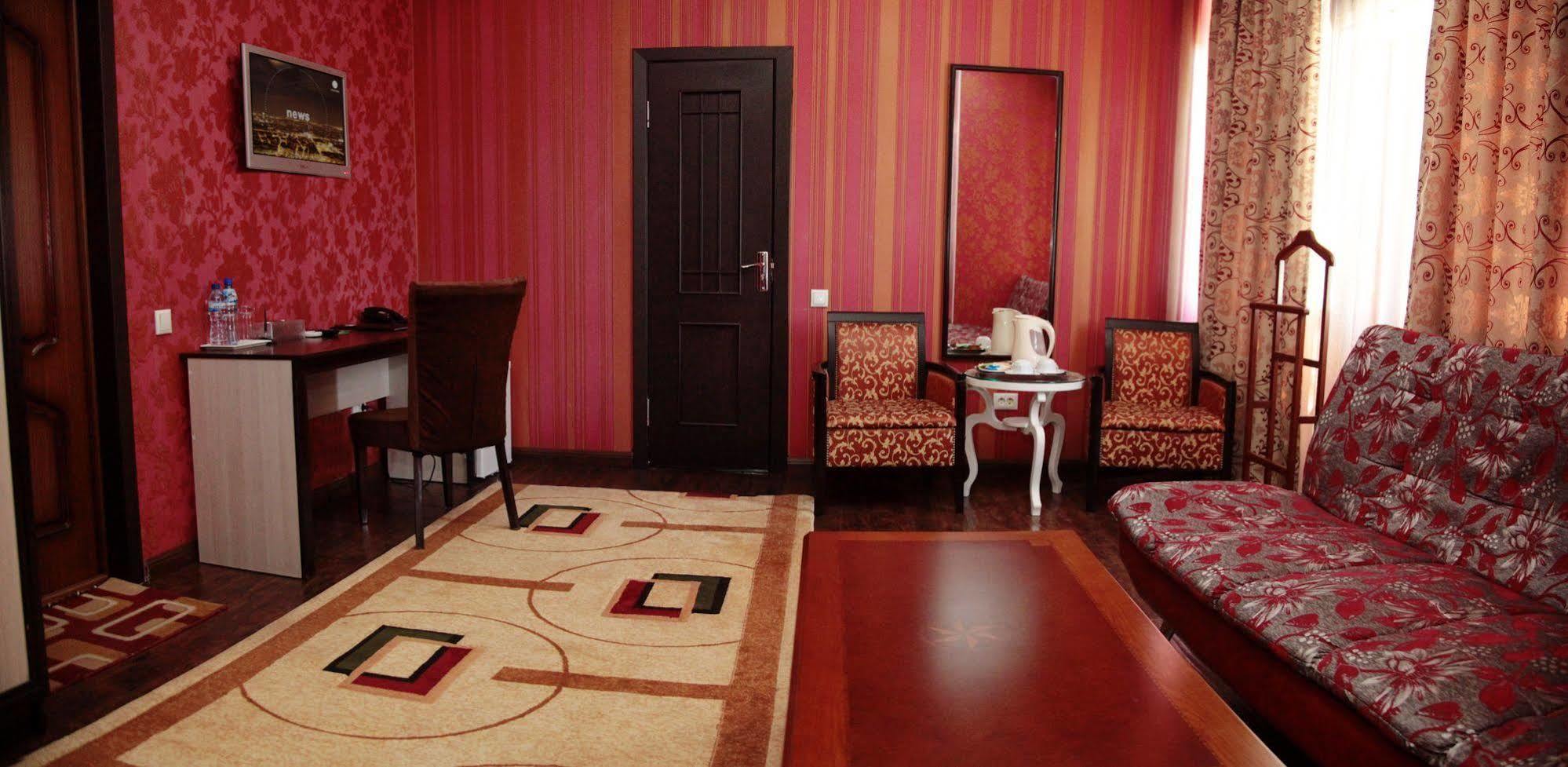 Voyage Hotel Bishkek Ngoại thất bức ảnh
