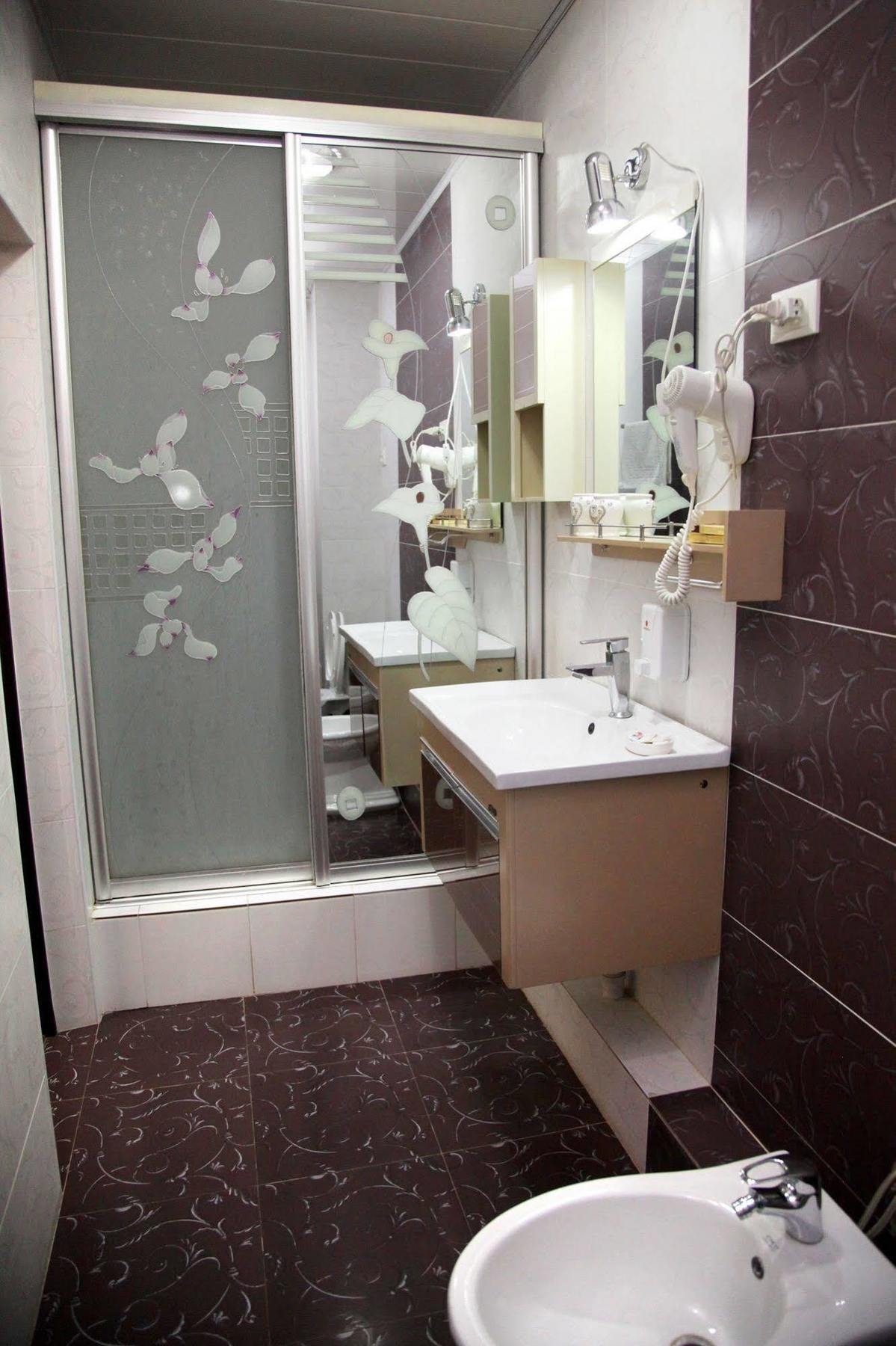 Voyage Hotel Bishkek Ngoại thất bức ảnh