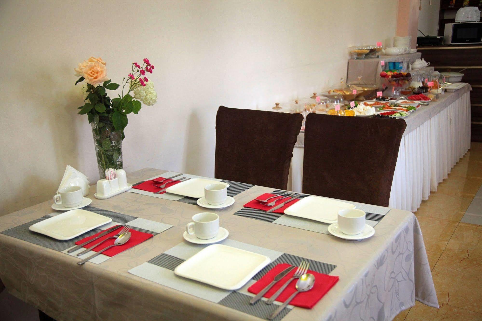 Voyage Hotel Bishkek Ngoại thất bức ảnh