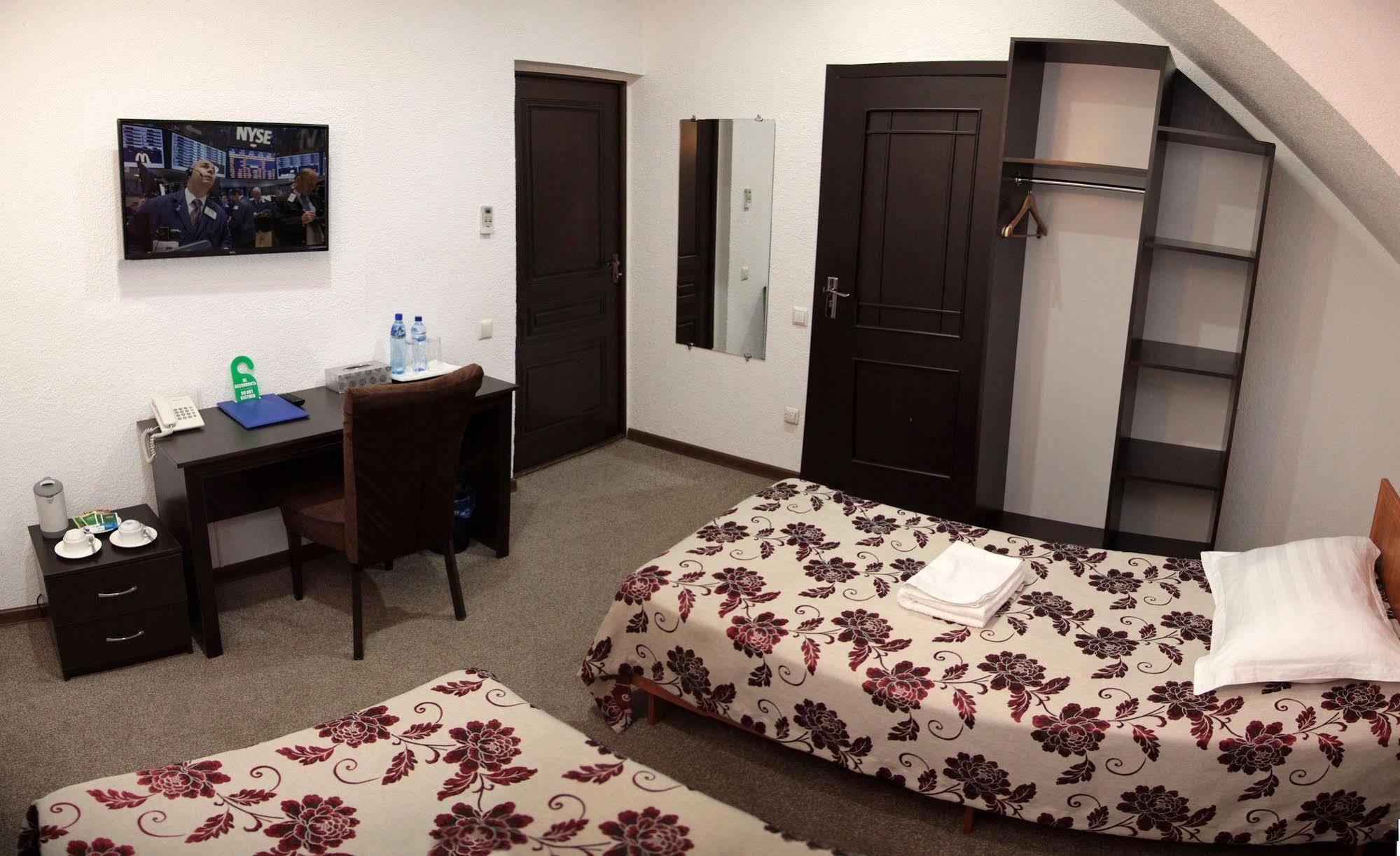 Voyage Hotel Bishkek Ngoại thất bức ảnh