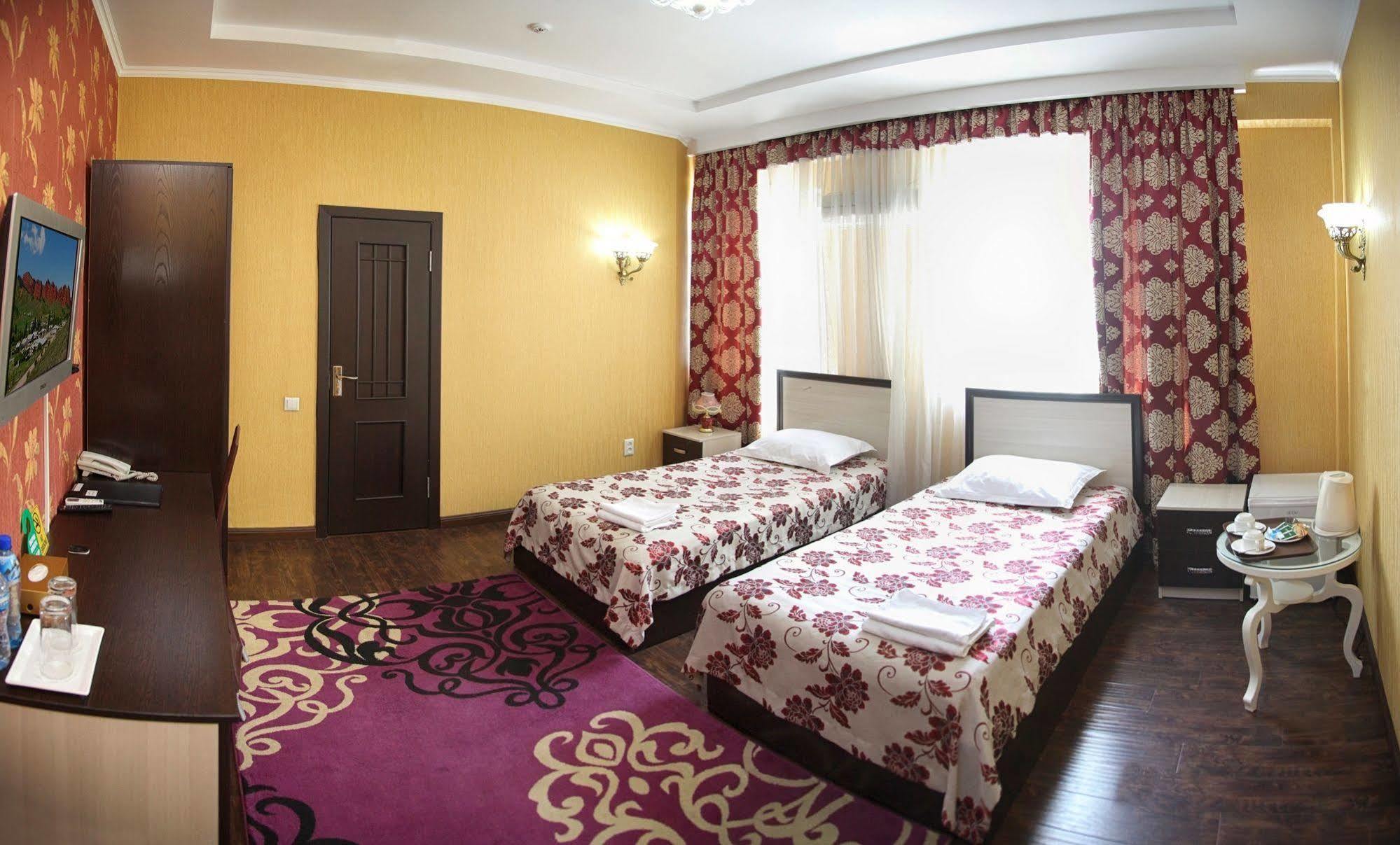 Voyage Hotel Bishkek Ngoại thất bức ảnh